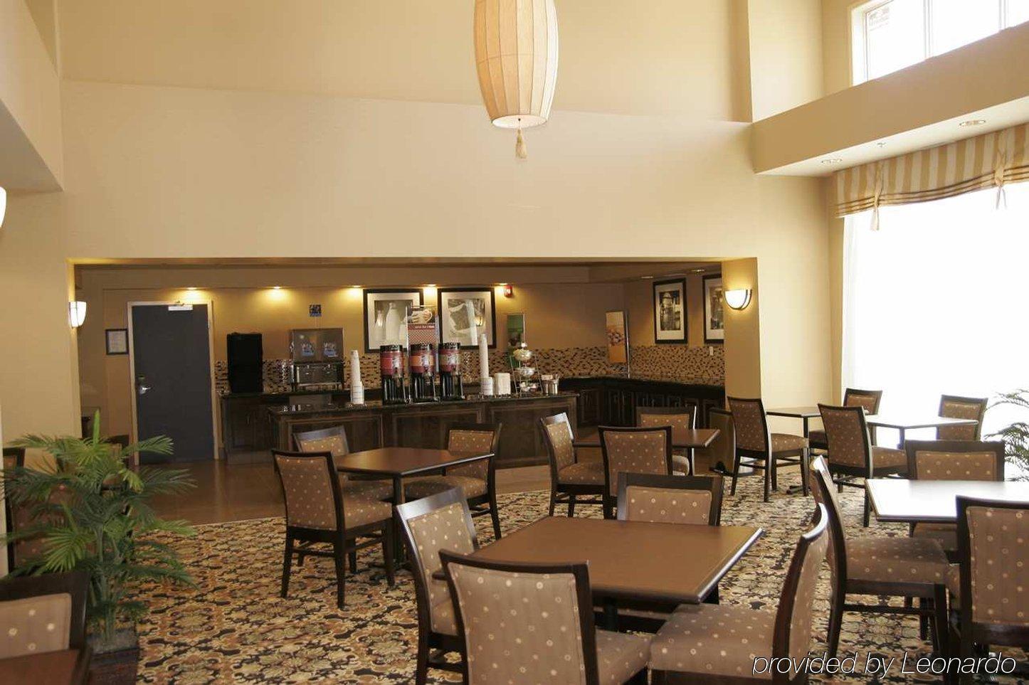 Hampton Inn & Suites Edmonton/West Restoran fotoğraf