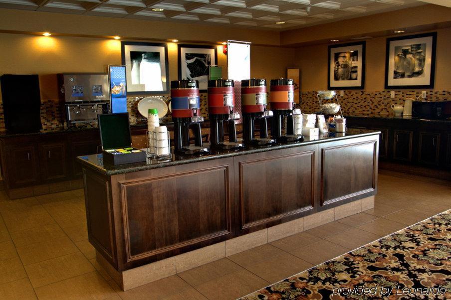 Hampton Inn & Suites Edmonton/West Restoran fotoğraf